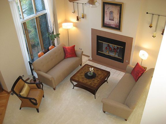 Dramatic living room w/ vaulted ceilings 