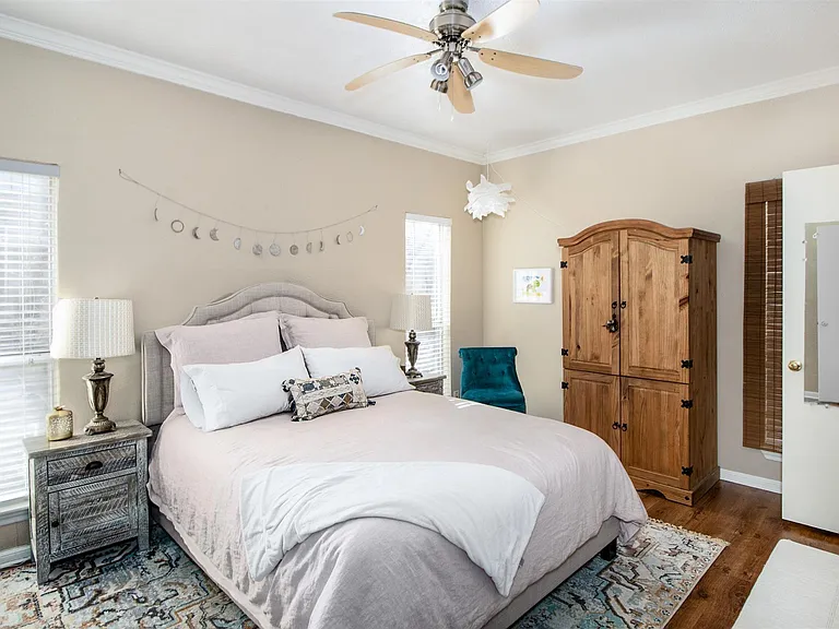 728 Bering Dr #K — Photo 10