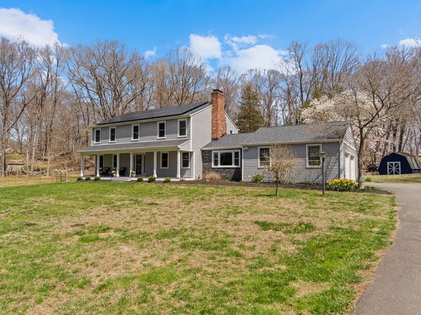6 Tamarack Rd, Newtown, CT 06470