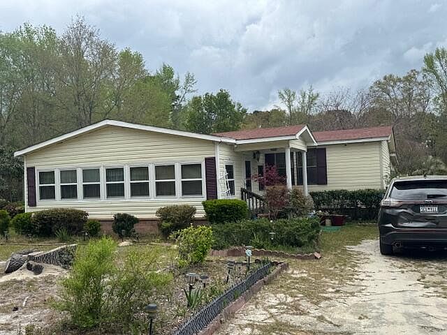 1st image of 118 Leslie Cir