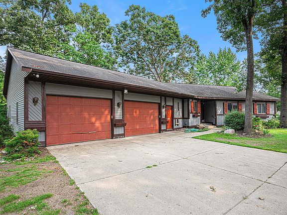 3rd image of 4940 Oakway Ct NE