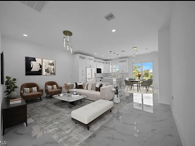 222 Pullman St — Photo 1