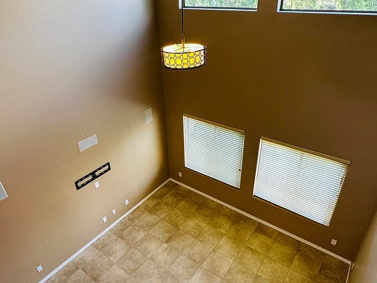2138 W Marconi Ave — Photo 13