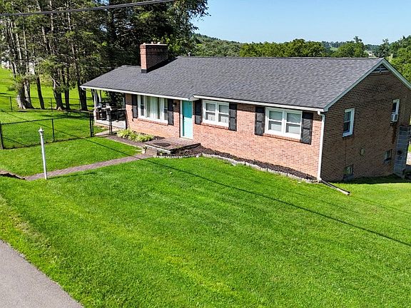 5th image of 250 North Dr