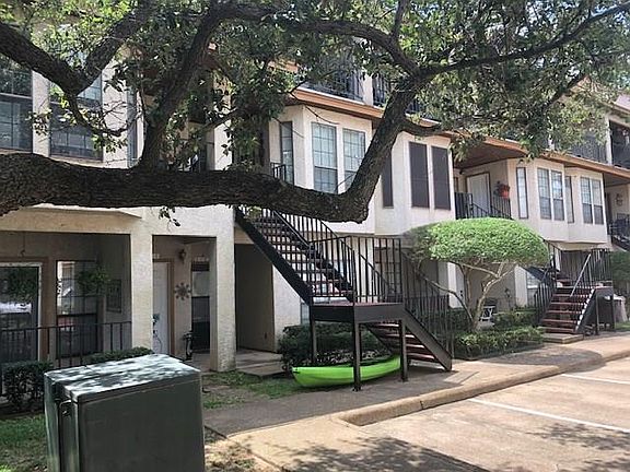 2nd image of 1933 Island Cir APT B105