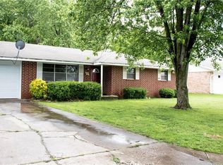 2011 Dee Ave, Springdale, AR 72762