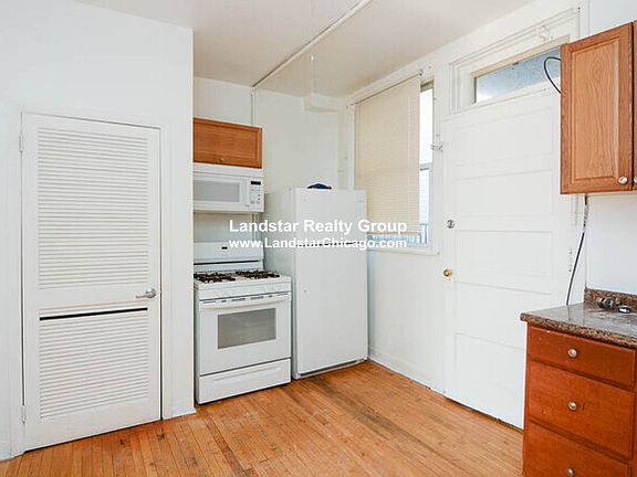 3rd image of 4001 W Montrose Ave Unit 2