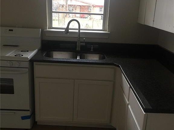 4th image of 1815 Martin Luther Dr