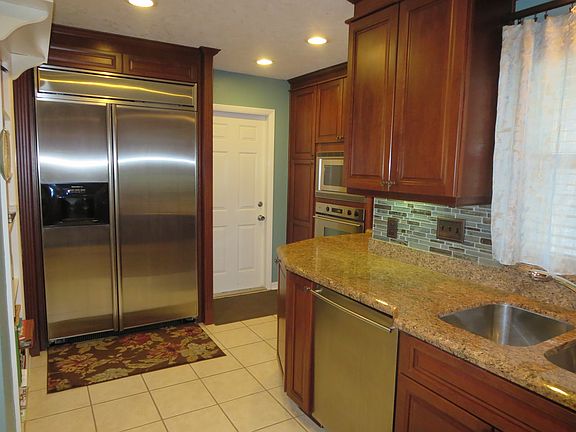 5th image of 2720 Easton Ter