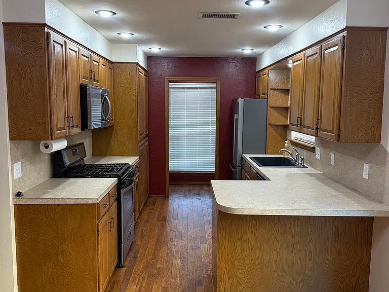 2508 Windsor Rd — Photo 17