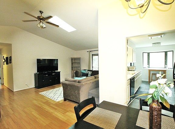 4th image of 215 Walters Ln APT 2B