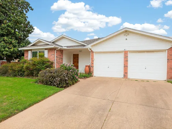 511 Red Coat Ln, Arlington, TX 76002