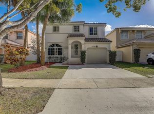 15784 NW 24th St, Pembroke Pines, FL 33028