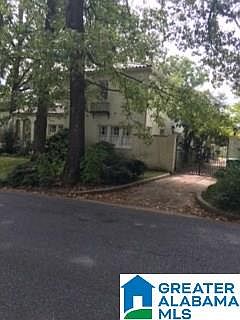 4th image of 201 S Elm Ave