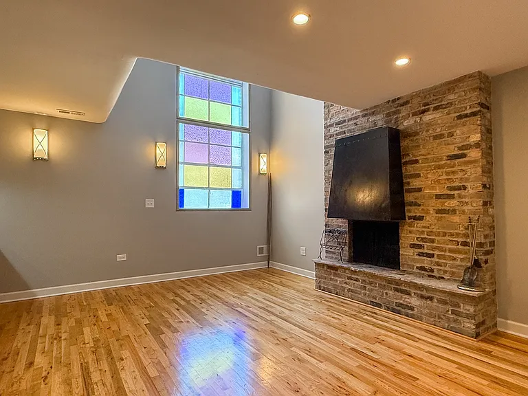 160 W Burton Pl #2R — Photo 3