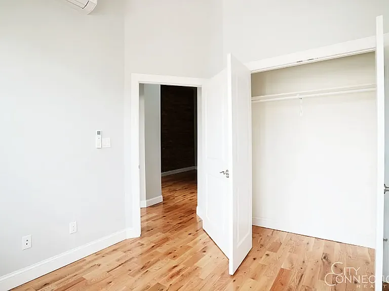 729 Quincy St #4 — Photo 6
