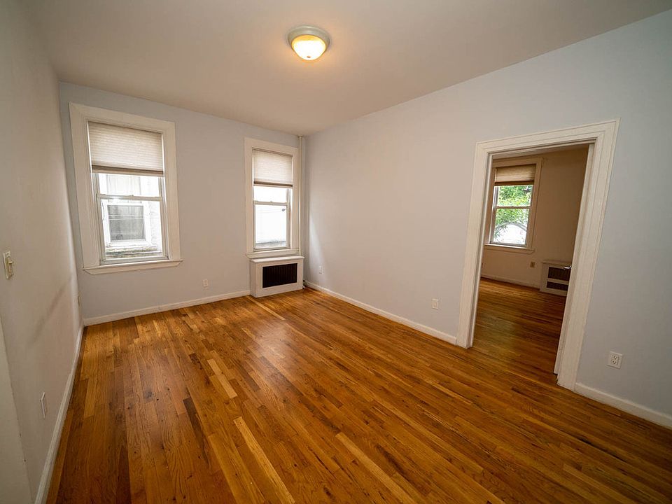 1st image of 24-11 29th St #1I