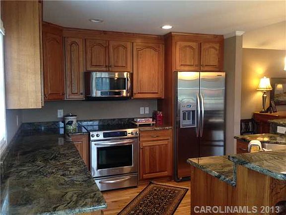 5th image of 143 Alexander Knoll Dr