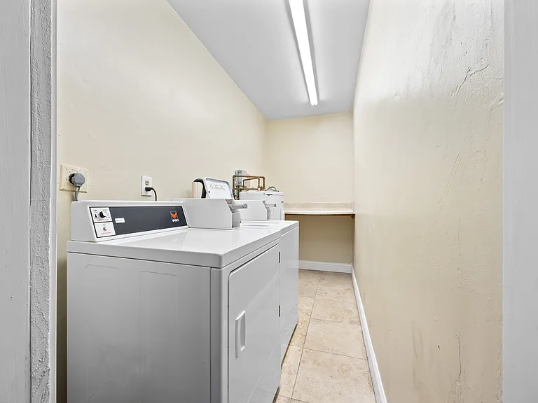 412 SE 16th St #3A — Photo 31