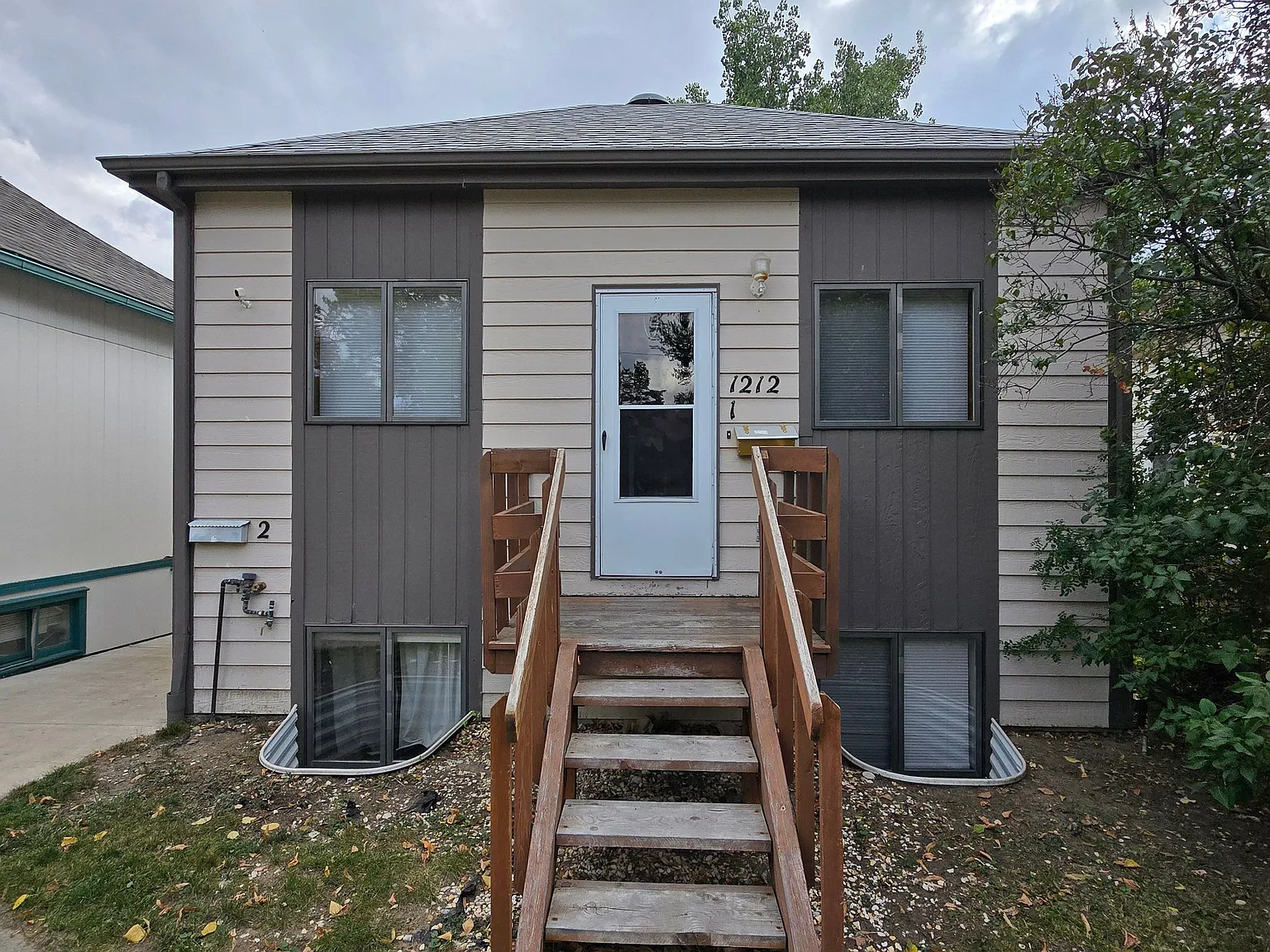 2 bed, 1.0 bath, 888 sqft, $1,050 — Photo 2