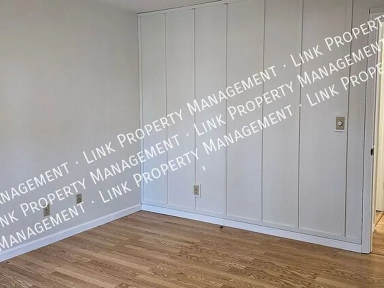 9328 Berkshire Cir — Photo 24