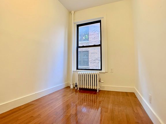 4th image of 12 Pinehurst Ave #2II