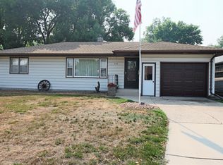 230 S 8th St, Bird Island, MN 55310