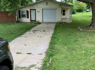 303 Peach St, Washington, IL 61571