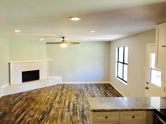 3rd image of 931 Lemontree Dr