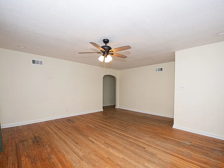 705 Briscoe Dr — Photo 3