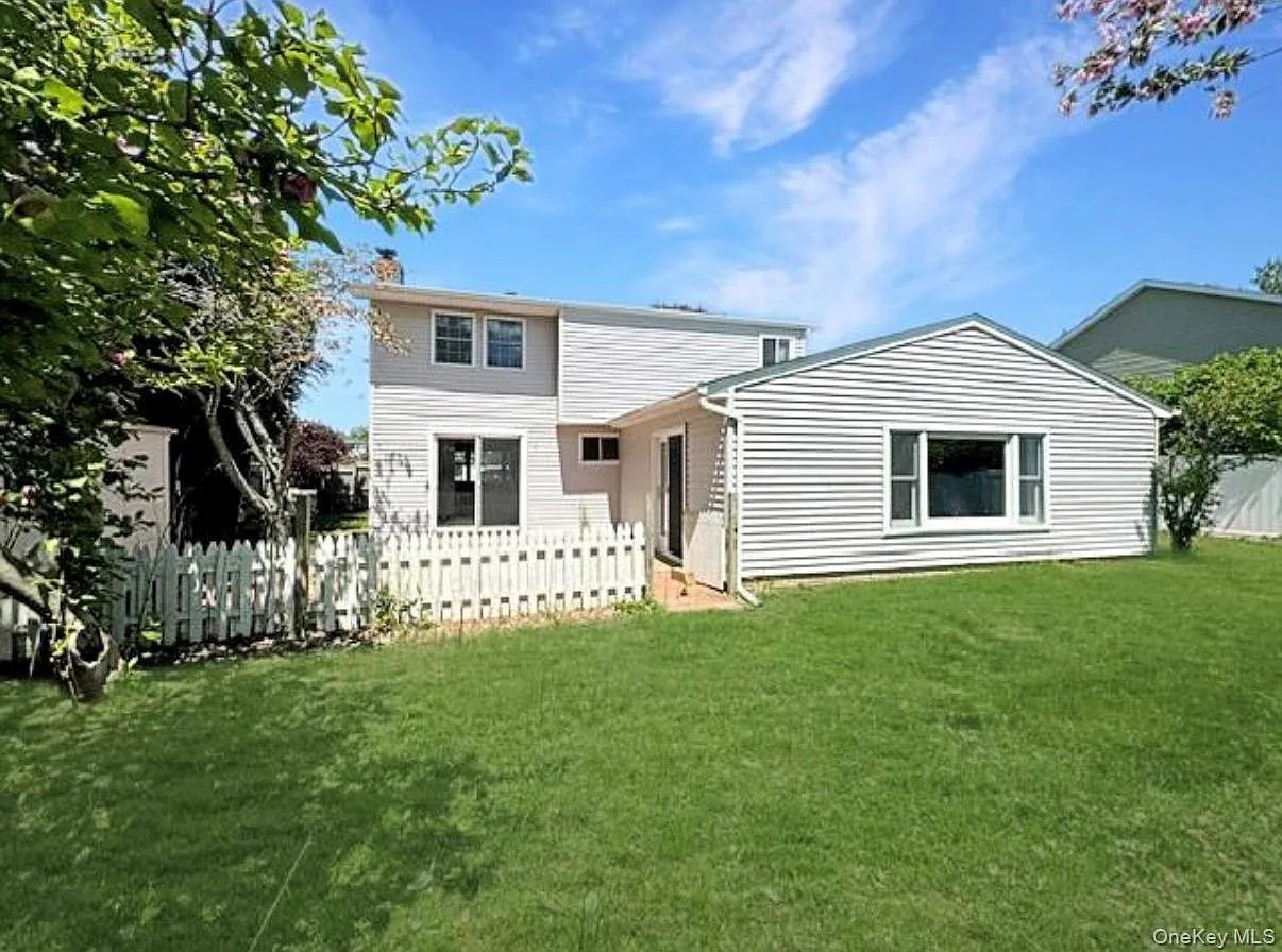 4 bed, 2.5 bath, 1892 sqft, $5,000 — Photo 2