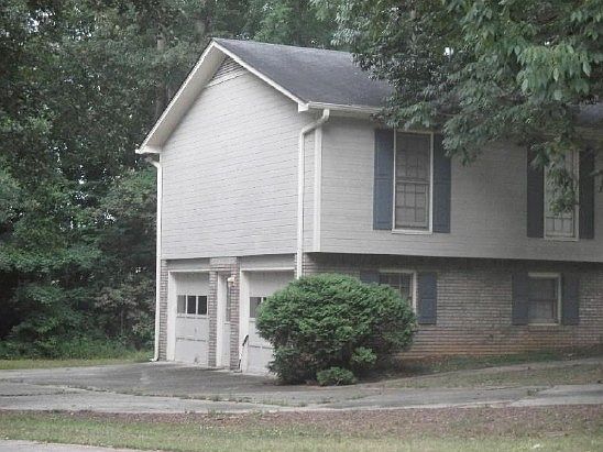 2nd image of 2327 Buckingham Pl