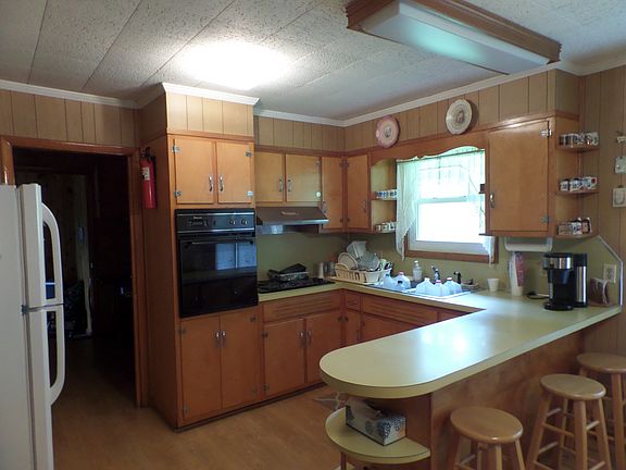 4th image of 2098 Byrdstown Hwy