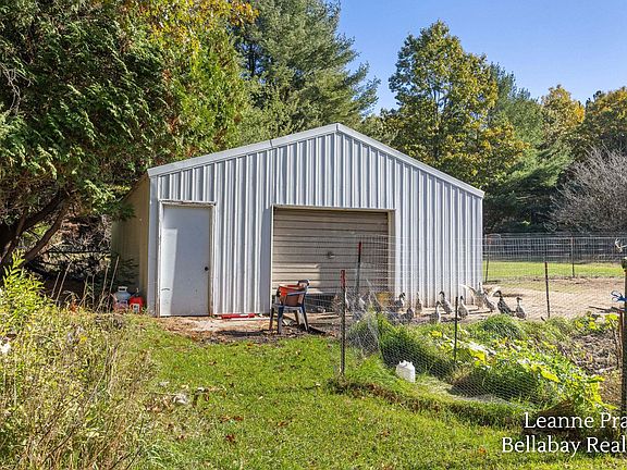 4th image of 2311 Hill Rd