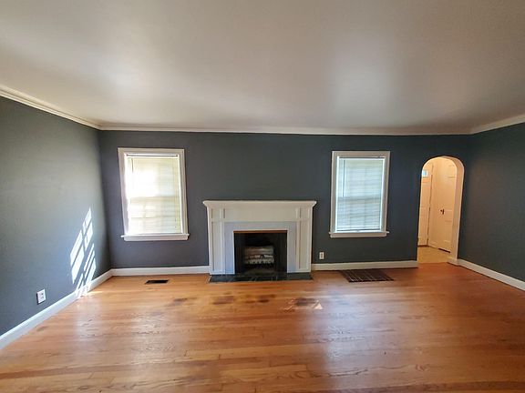 4th image of 1872 E 76th St