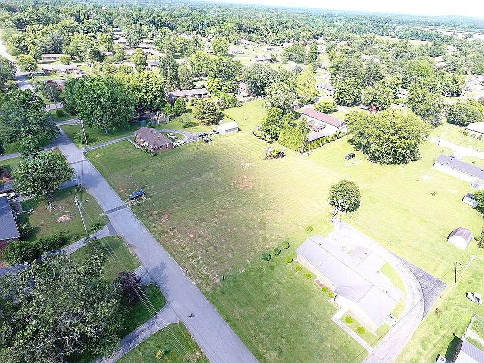2nd image of 208&210 Moss Dr