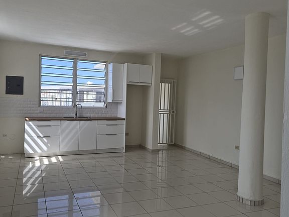 5th image of 219 Calle Almirante Pinzon Urb El Vedado