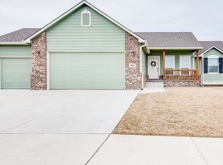 9819 Heather Ln, Manhattan, KS 66502