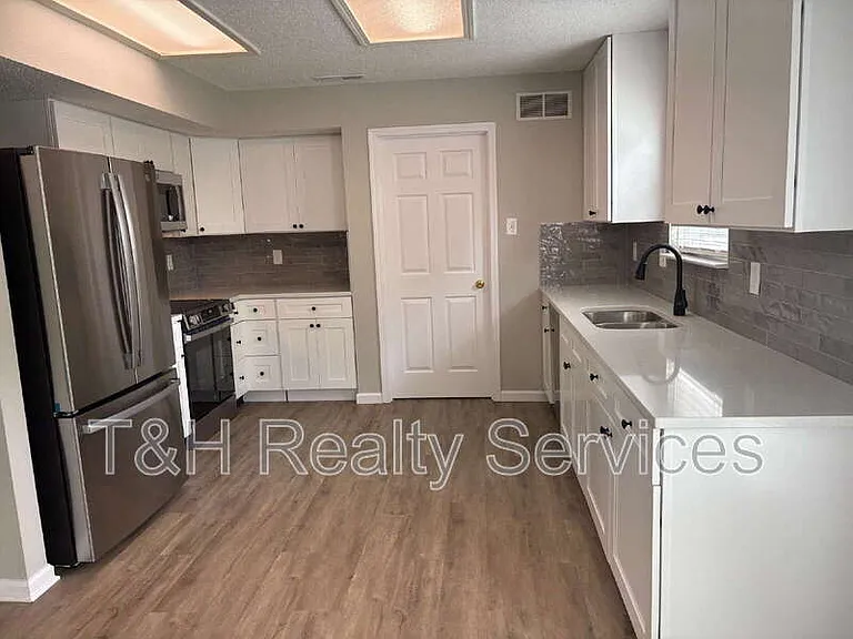 14928 Drayton Dr — Photo 11