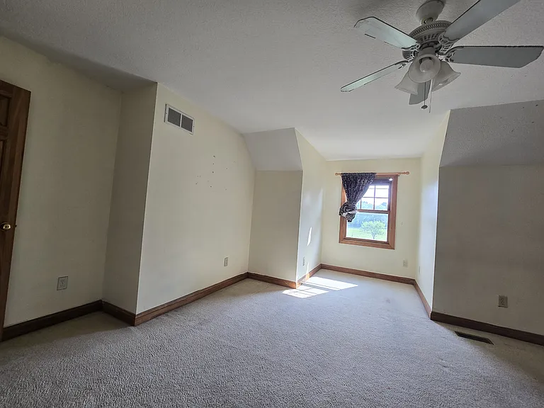 3034 Russell Rd — Photo 9