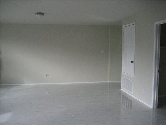 4th image of 1608 Megan Creek Dr