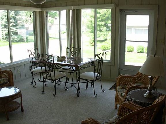 2nd image of 292 Villa Oaks Ln