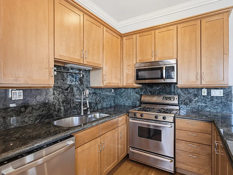 1818 Taylor St — Photo 16