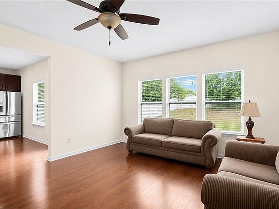 3rd image of 427 Inlet Place Dr