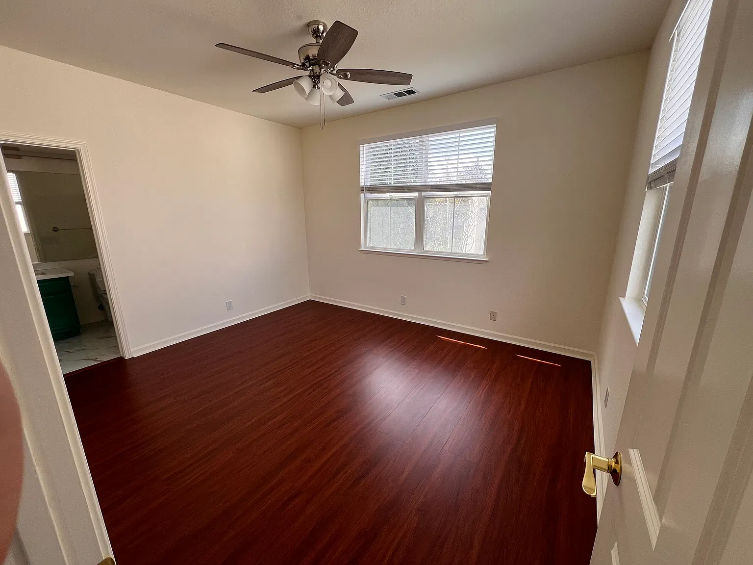 3 bed, 1708 sqft, $2,500 — Photo 2