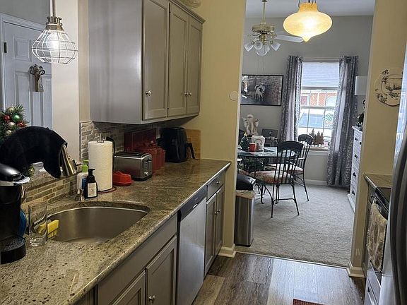 2nd image of 28 Charlemont Ct