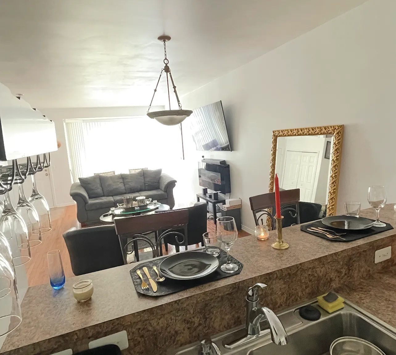 4 bed, 3.5 bath, 2400 sqft, $2,450 — Photo 2