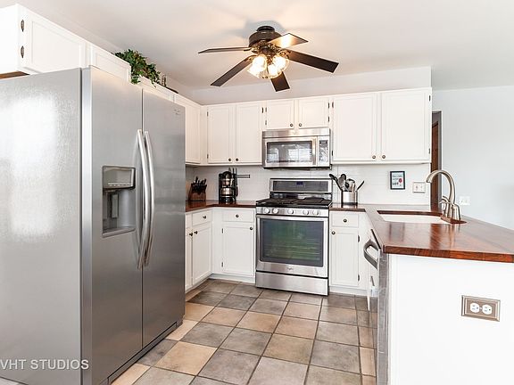 4th image of 1360 Fairport Dr
