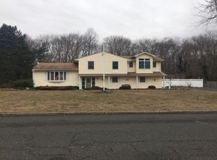 135 Cherry Tree Ln, Middletown, NJ 07748