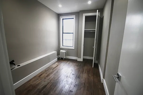 Rented by Delmark Realty LLC | media 34